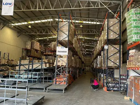 Depósito de 1680 m2 en Parque de Negocios - Escobar