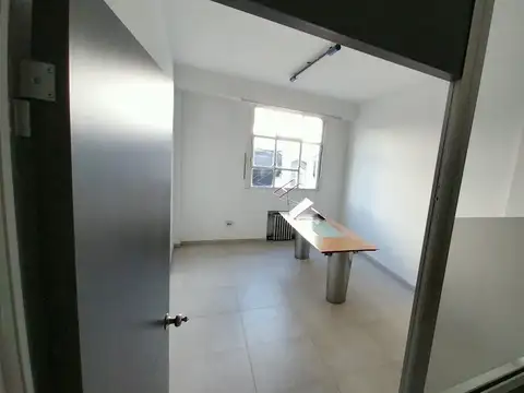 Oficina Monoambiente con 4 baños
