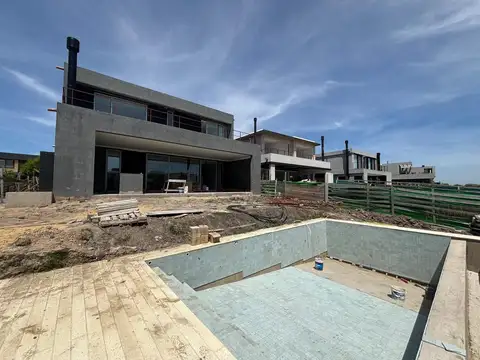 Casa a estrenar, venta en B. Los Carpinchos, Nordelta, Tigre