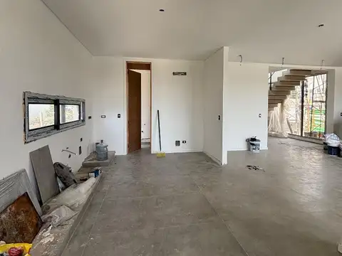 Casa en Venta con 4 cocheras