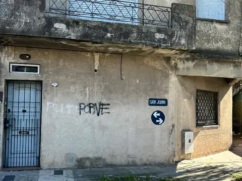 Casa en esquina a reciclar.