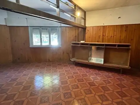 Casa en esquina a reciclar.
