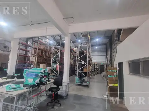 Gran Depósito de 650 m2 en Alquiler en  Martínez