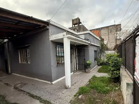 Casa 3 ambientes con jardin y terraza