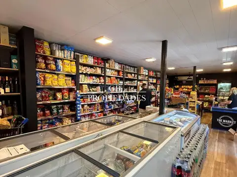 Casa en Alquiler con 4 cocheras