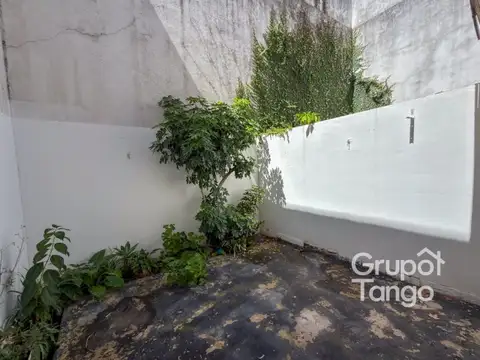 Venta Casa Saavedra Cuatro Ambientes Cochera Apto Credito