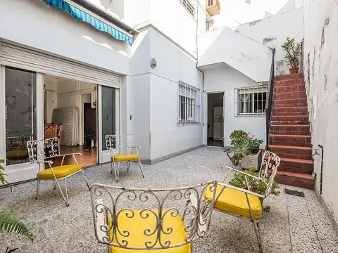 Venta Casa 3 dormitorios Estilo Francés con patio terraza y garage Almagro