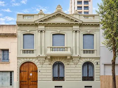 Casa de 4 dormitorios con cocheras en alquiler en La Plata sobre Calle 50 [Cod: 8]