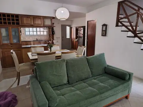 Depto Tipo Casa 4 ambientes con 2 baños