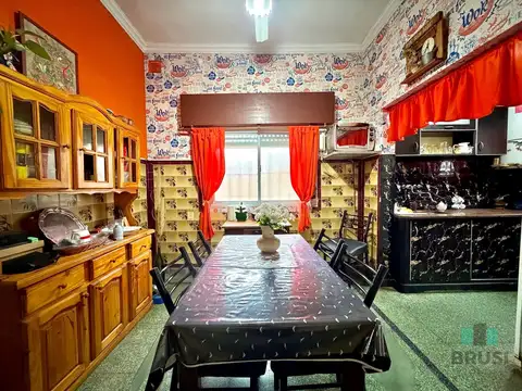 Casa en Venta con 3 cocheras