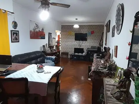 OPORTUNIDAD AMPLIO DEPARTAMENTO DE 3 AMBIENTES A METROS DE AV RIVADAVIA SUBTE Y CENTRO COMERC FLORES