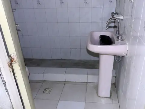 SE VENDE CASA(2 DEPTOS) EN RECONQUISTA