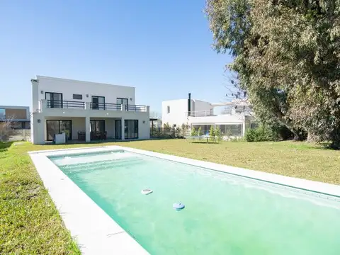 Venta Casa en Barrio San Matías - Área 3 - Pileta y gran jardín - Belén de Escobar
