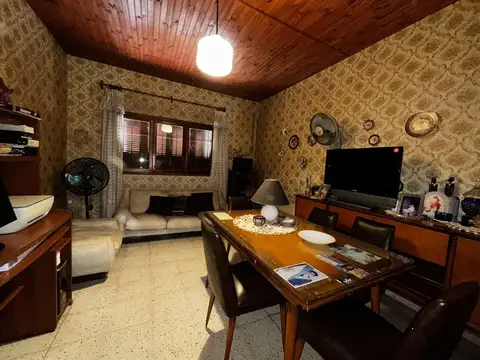 Casa 5 ambientes con 2 baños