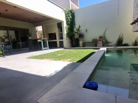 HERMOSA CASA-APTA CRÉDITO-EN B LOMAS DE RUSSELL!!