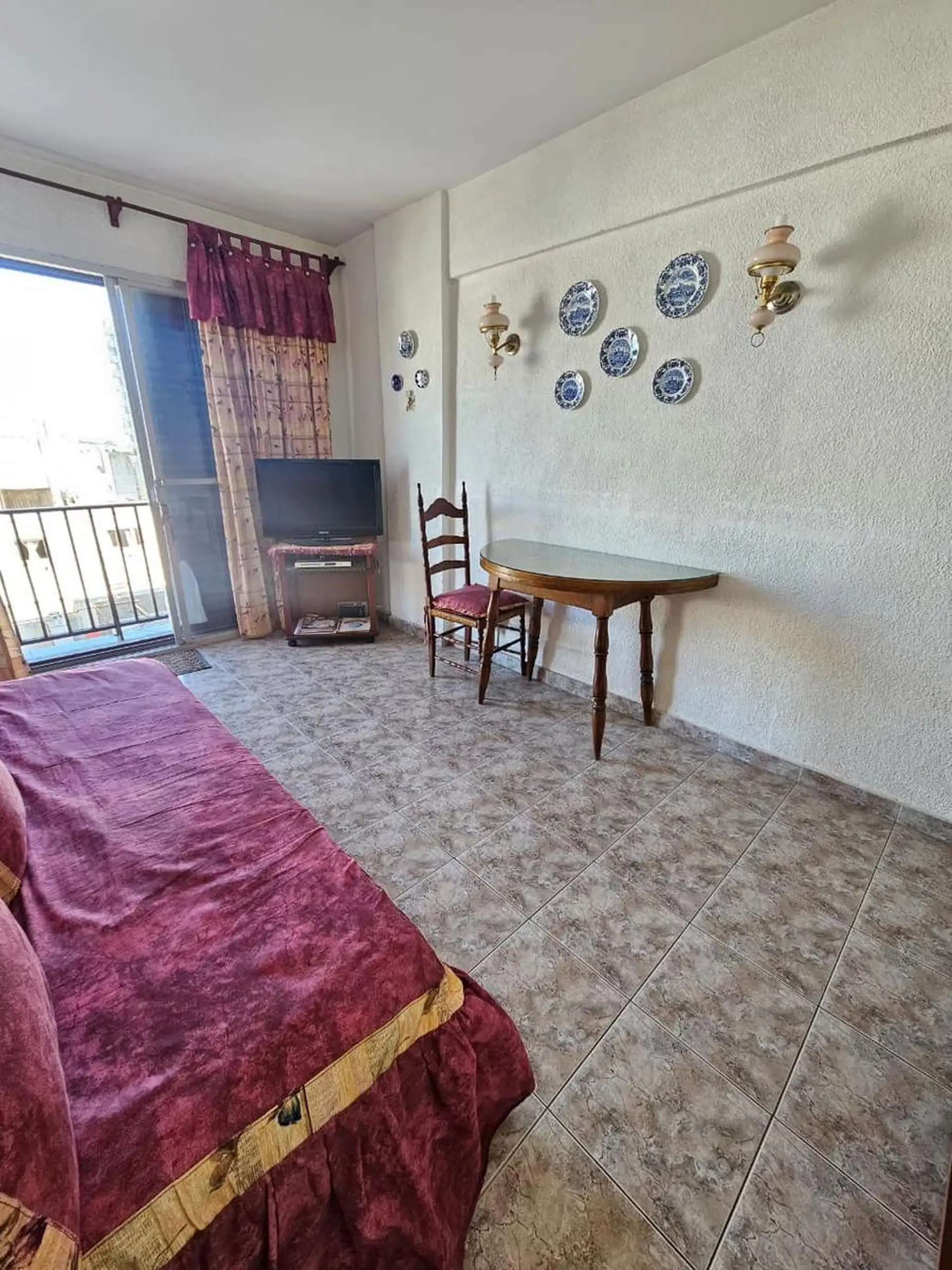 Venta de departamento - 2 ambientes - Lateral - Con balcón - Zona Aldrey