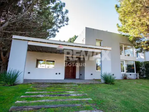 CASA VENTA COSTA ESMERALDA - FONDO LIBRE AL GOLF 