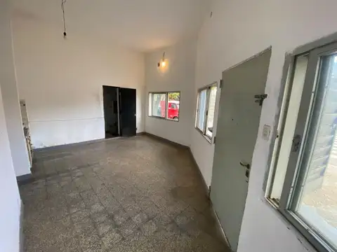 Venta Esquina con 5 unidades armadas tipo PH y terraza, a refaccionar Mataderos
