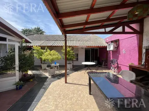Casa 5 ambientes con 2 baños
