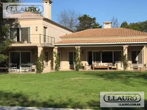 Espectacular casa de 5 dormitorios en el Tortugas Country Club!