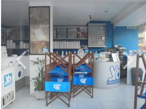 Excelente local comercial en esquina sobre Chiozza