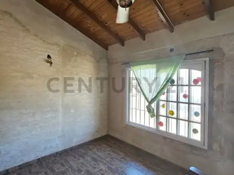 Venta Casa multifamiliar 2 pisos 6 amb F. Varela ( permuta por vehiculo)