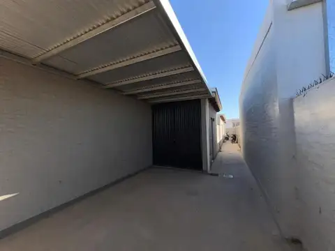 Cochera en barrio La Cañada