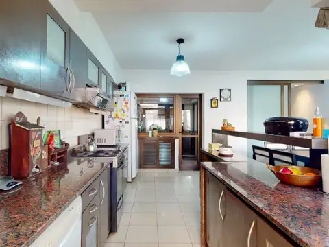 Casa en Venta en La Plata [Cod: 083905]