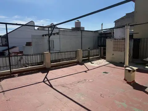 VENTA CASA 3 AMB Y TERRAZA A RECICLAR VILLA LUGANO