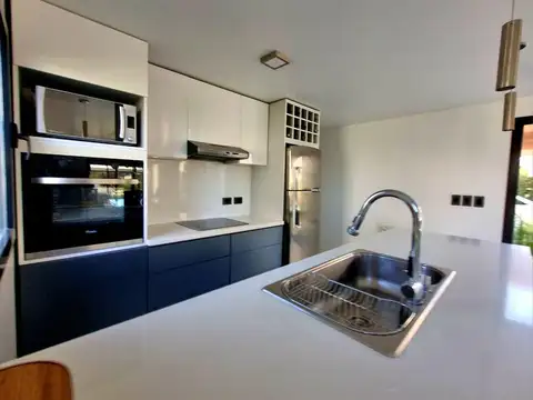 Casa 4 ambientes con 3 baños