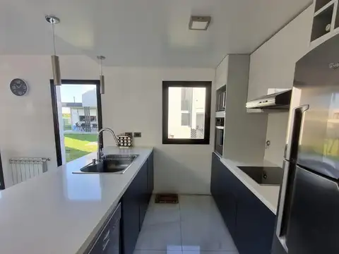 Casa en Venta en Roldan, USD 330.000