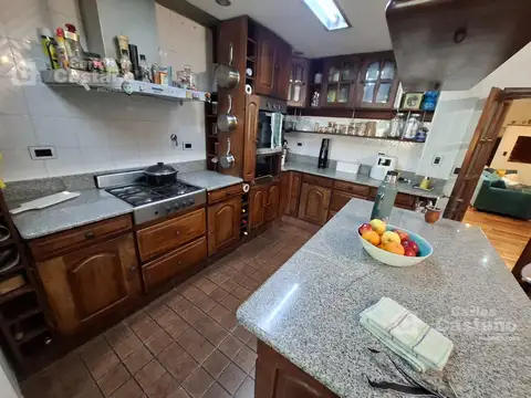 Casa en Venta con 3 cocheras