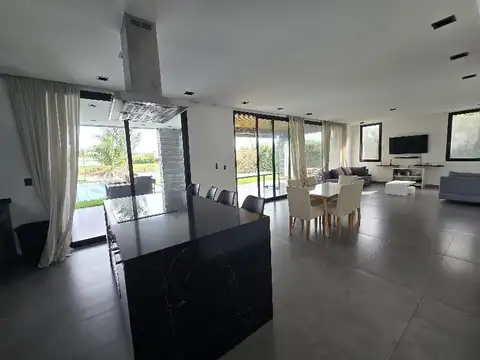 Casa en Venta de 4 dormitorios