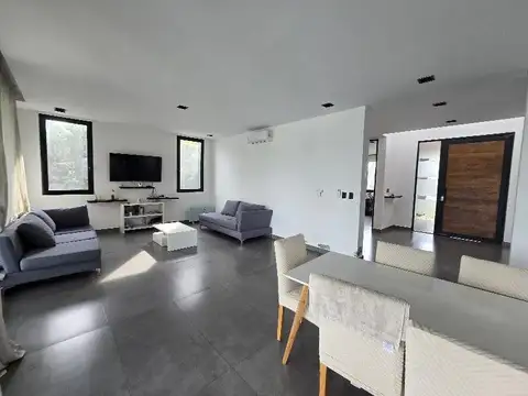Casa en Venta en El Cantón, USD 440.000