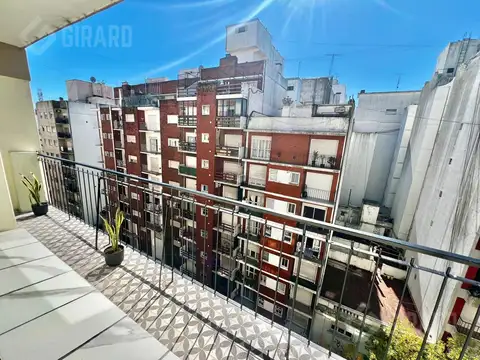 Venta de Departamento de 3 ambientes a la calle todo reciclado. Zona plaza Colon