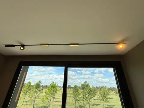 Casa 7 ambientes con 5 baños