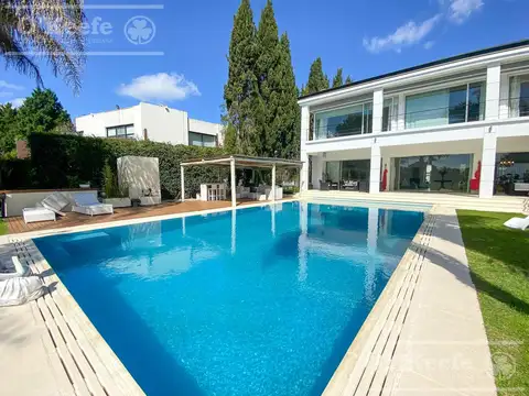 Casa 7 ambientes con 7 baños