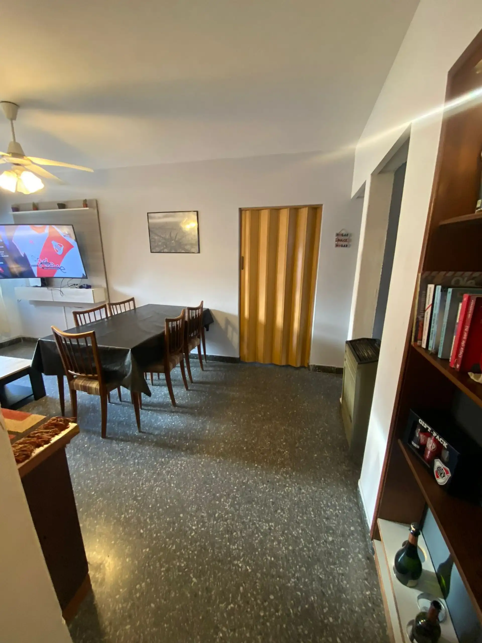 Departamento 3 ambientes contrafrente con cochera- Zona Aldrey