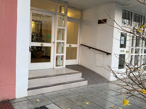 Departamento 3 ambientes contrafrente con cochera- Zona Aldrey
