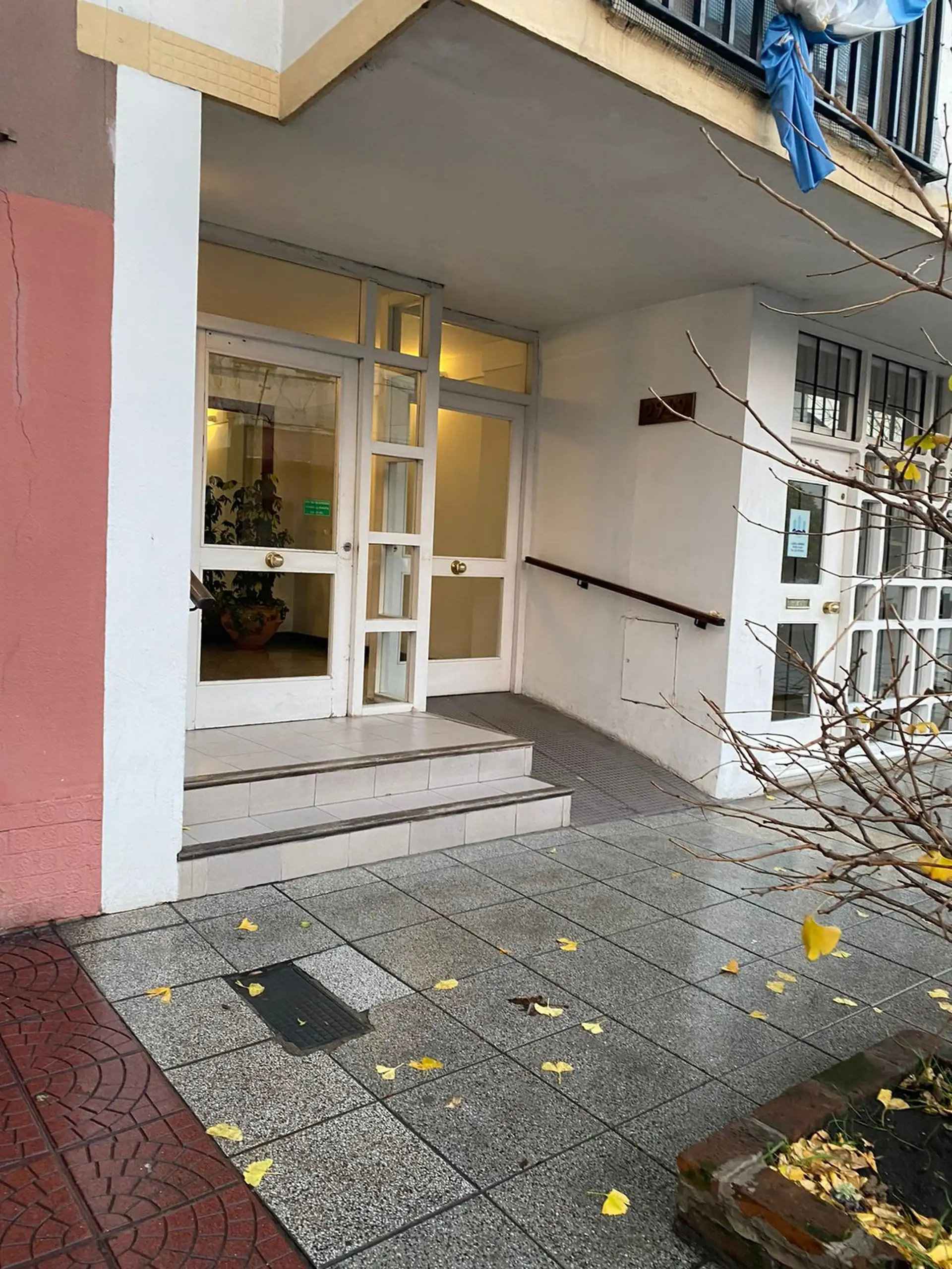 Departamento 3 ambientes contrafrente con cochera- Zona Aldrey