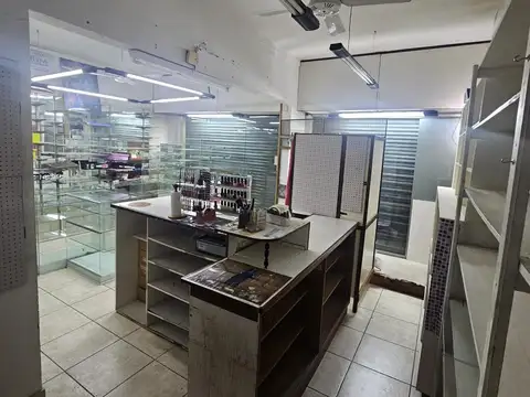 Local en Alquiler en La Florida, $ 900.000