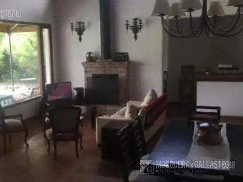 Casa en Alquiler Temporal con 4 cocheras