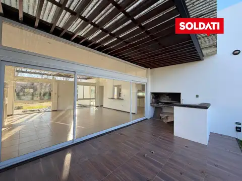 Casa 5 ambientes con 2 baños