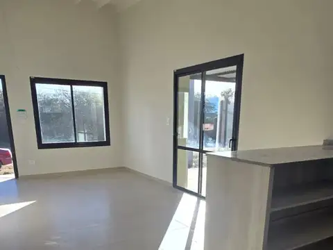 Casa 3 ambientes con 2 baños