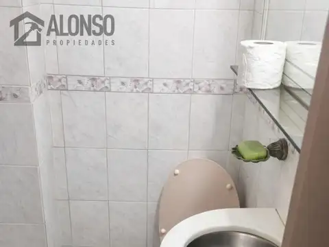 Venta - Casa en Lote Propio con Patio y Cochera - Banfield