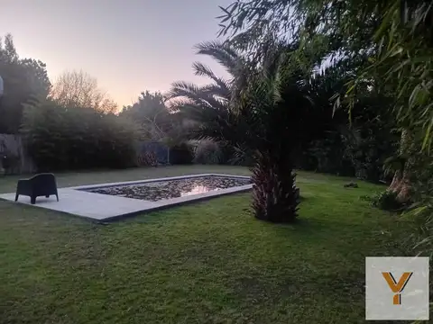 Casa en Venta - 2 Dormitorios 2 Baños - 800mts - Mar Del Plata