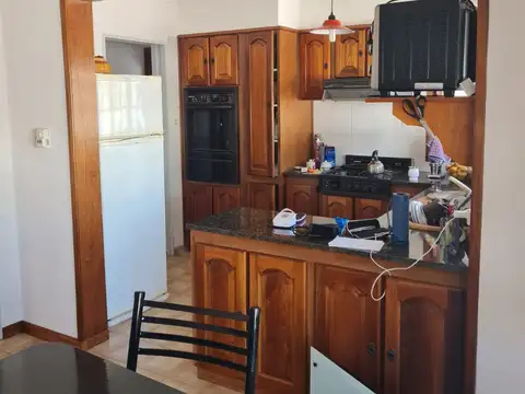 Casa 7 ambientes con 2 baños