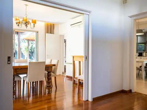 Casa 8 ambientes con 3 baños