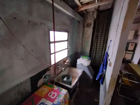 Casa 3 Ambientes para Reciclar/Demoler Lote de 180m2 - Castelar Sur