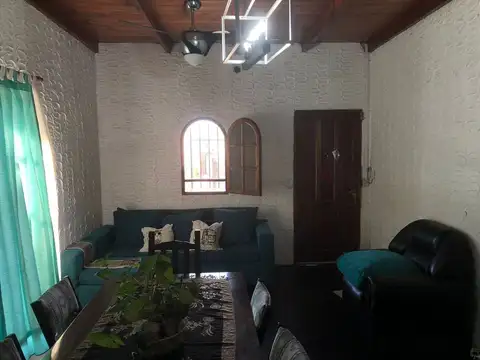 Casa 3 ambientes con 2 baños
